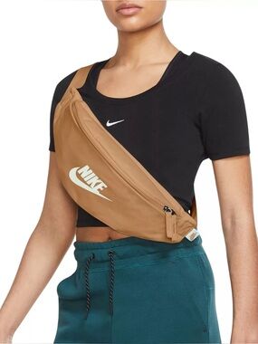 Nike Women’s Flax White Heritage Waistpack - 3L - New with Tags